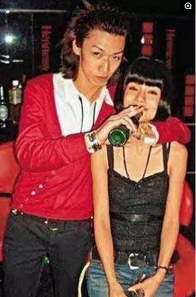 楊穎18歲在日本照片流出,力證未整容,網友:黃曉明看了會後悔!