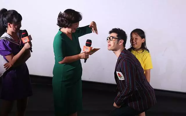 楊穎18歲在日本照片流出,力證未整容,網友:黃曉明看了會後悔!