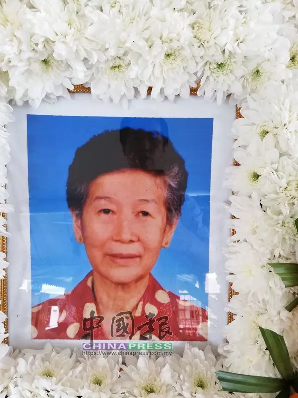 摩哆匪當街搶腳車華裔老婦被推倒送命