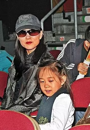 李連杰最小女兒曝光,原來長成這樣,怪不得隱藏這麼多年一直不敢公開!