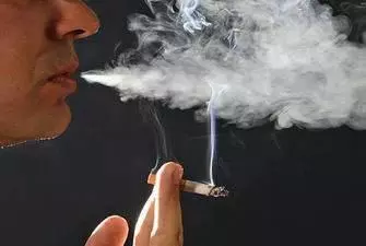 吃芹菜會影響精子嗎?醫生:這些事才最傷精子,很多男人控制不住