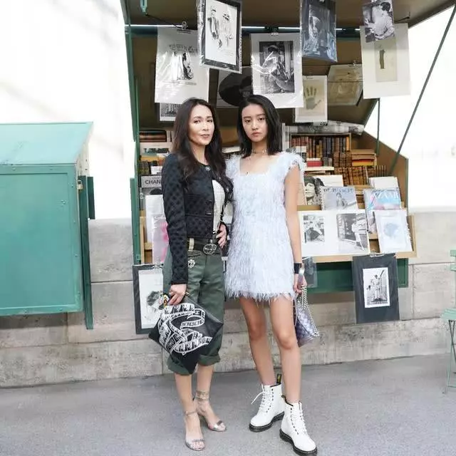 當孝順女陪媽媽琦琦逛街,任達華女兒這舉動似乎真不想入行!