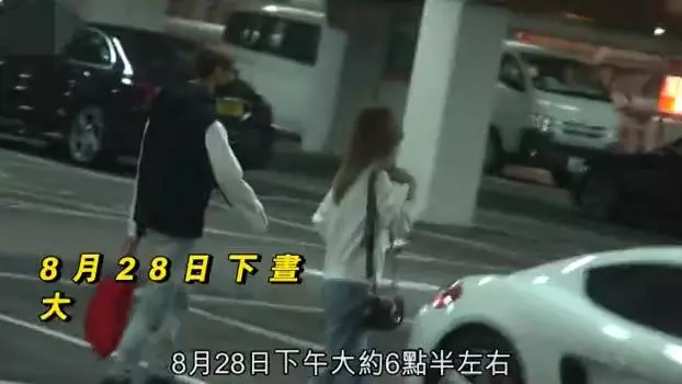 鄧麗欣開豪車載男友王子回香閨,這對姐弟戀正愛的火熱~~~~~~