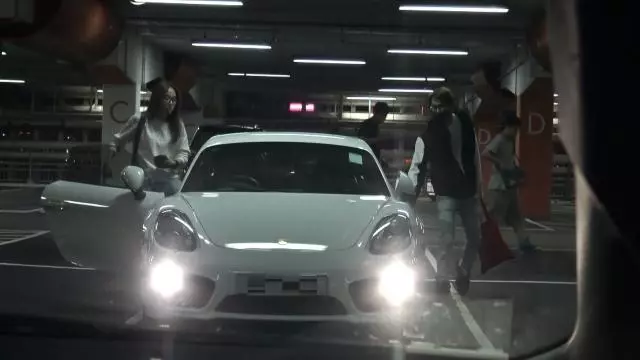 鄧麗欣開豪車載男友王子回香閨,這對姐弟戀正愛的火熱~~~~~~