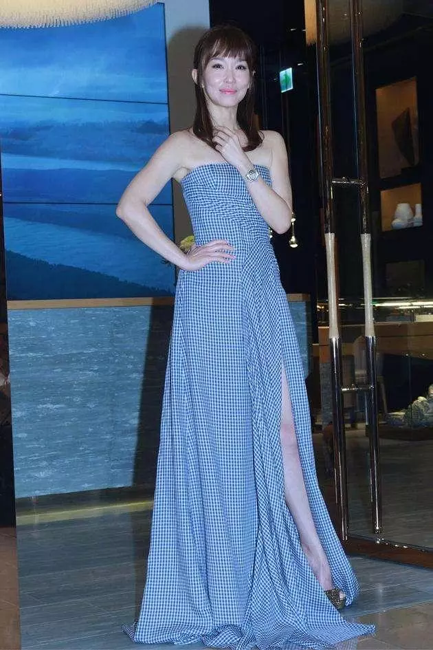 一出生就上報紙頭條,成名後拒絕緋聞炒作,今成新加坡國寶級演員