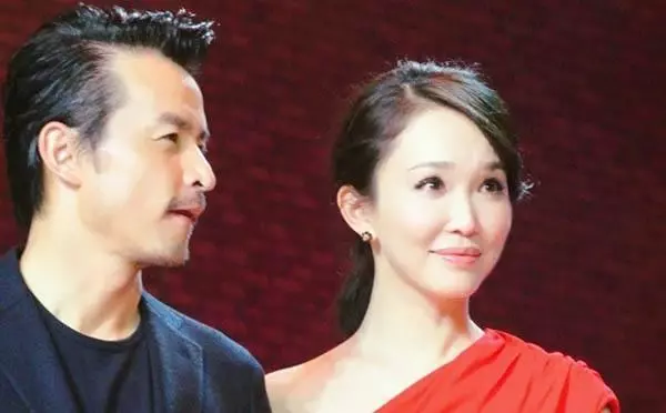 一出生就上報紙頭條,成名後拒絕緋聞炒作,今成新加坡國寶級演員