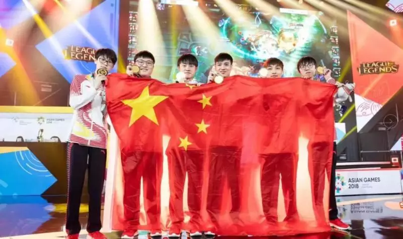 為了玩遊戲,這五個男人什麼都幹得出來-