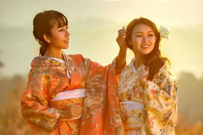 日本女性穿和服時不穿內褲的,和服裡藏著不可告人的祕密?