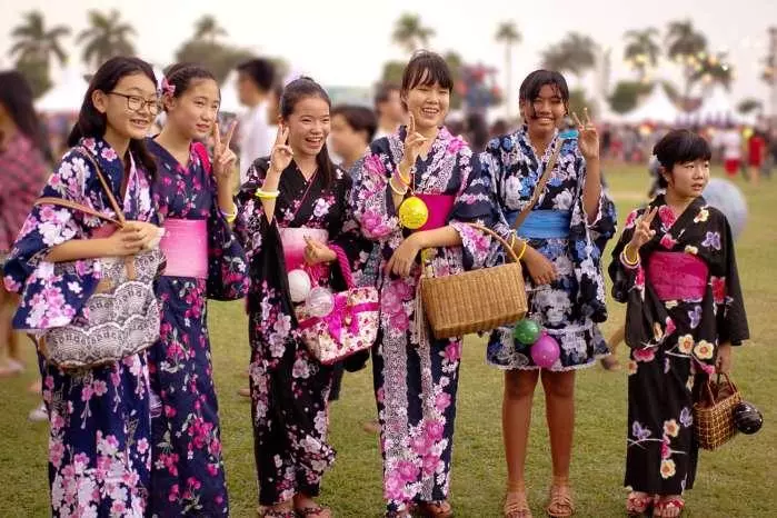 日本女性穿和服時不穿內褲的,和服裡藏著不可告人的祕密?