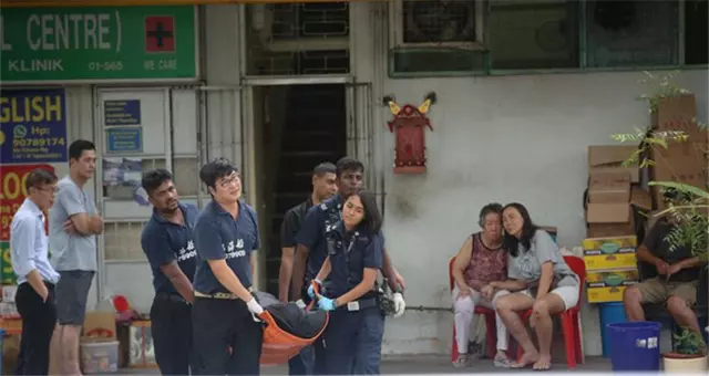 73歲餅店老闆跌入面團攪拌機身亡...RIP~