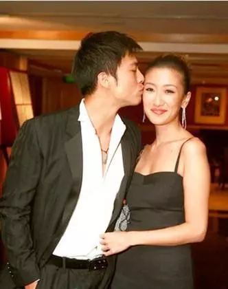 謝賢曾想他做女婿,但謝婷婷嫌棄他不上進,如今兒女雙全很幸福