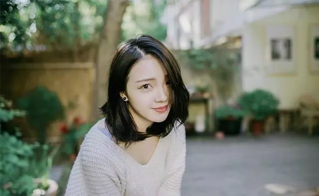 離婚後找前妻借錢應急被拒絕,三年後在飯店偶遇她讓我難以置信