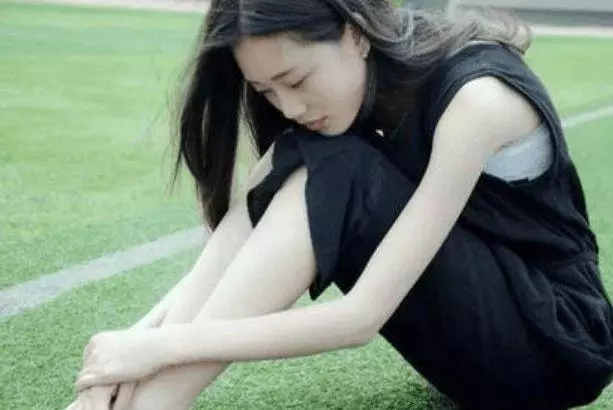 婚後丈夫不工作,她辛苦養家反而被離婚,兩年後再見面,她很慶幸