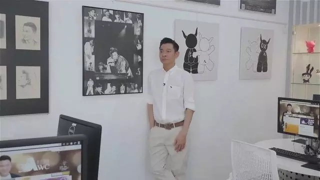 劉德華工作室罕見曝光,柜子上擺滿獎盃,六座金像獎搶眼!