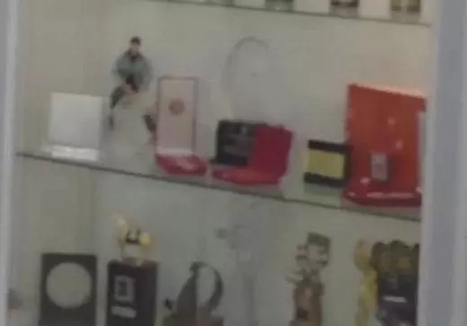劉德華工作室罕見曝光,柜子上擺滿獎盃,六座金像獎搶眼!