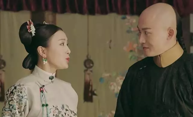 【同是富察皇后喪子~】一個是真的萬念俱灰,另一個是真的演技尷尬!