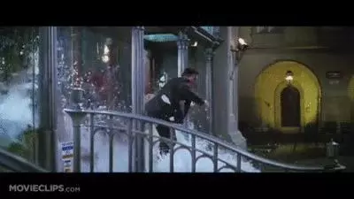 差點被16噸的水砸死,跳樓跳到腿骨折,56歲阿湯哥用生命在拍戲