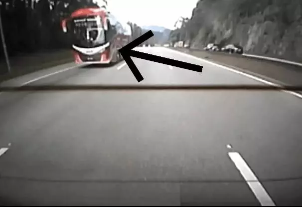 真的很恐怖!雲頂奪命車禍視頻曝光!猛烈撞擊導致1死13傷!(內有視頻