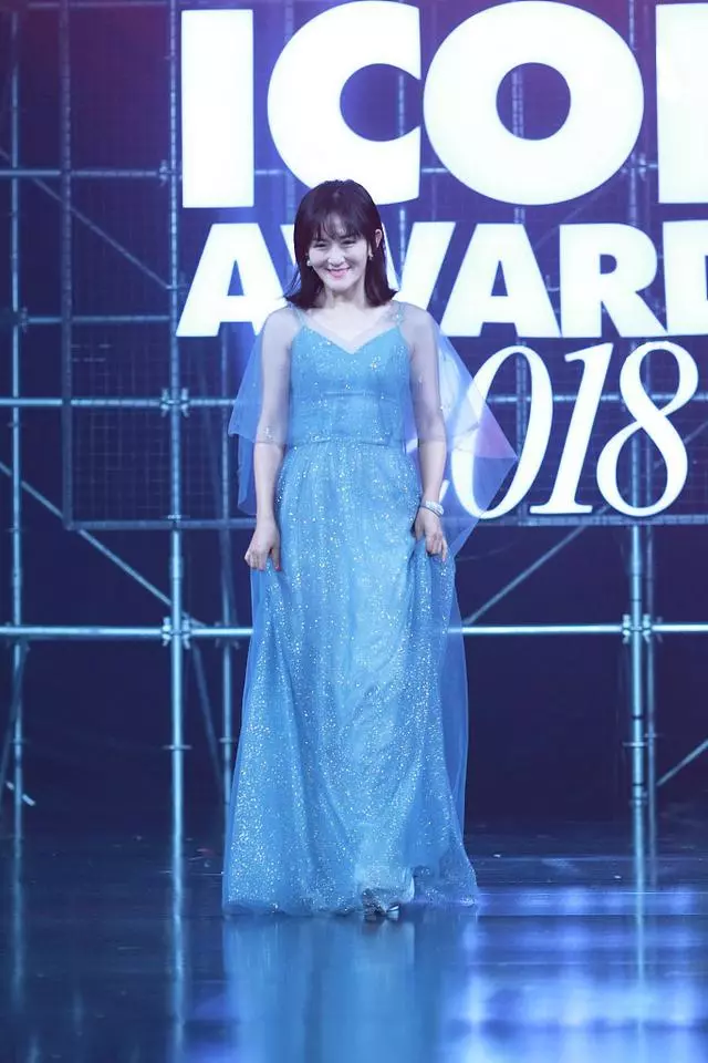 謝娜一襲仙女裙亮相活動,驚艷眾人!但未修圖曝光後,大家沉默了~~~【OMG】