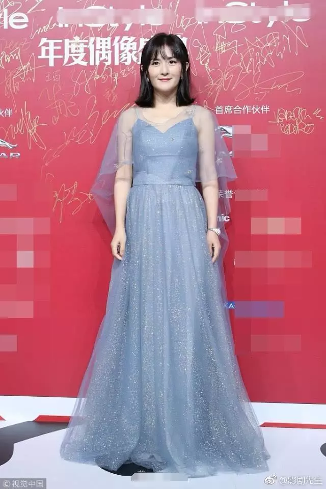 謝娜一襲仙女裙亮相活動,驚艷眾人!但未修圖曝光後,大家沉默了~~~【OMG】