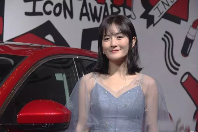 謝娜一襲仙女裙亮相活動,驚艷眾人!但未修圖曝光後,大家沉默了~~~【OMG】