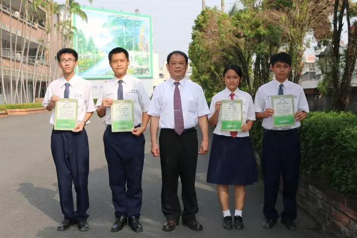 阿嬤救回跳海女子還領養對方孩子....最後孩子長大成了優秀人才回報阿嬤令人動容!