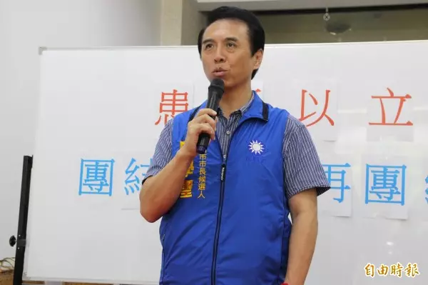 馬英九挑園輔選 大湳市場掃街攤商高呼「選總統」