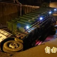 馬英九挑園輔選 大湳市場掃街攤商高呼「選總統」