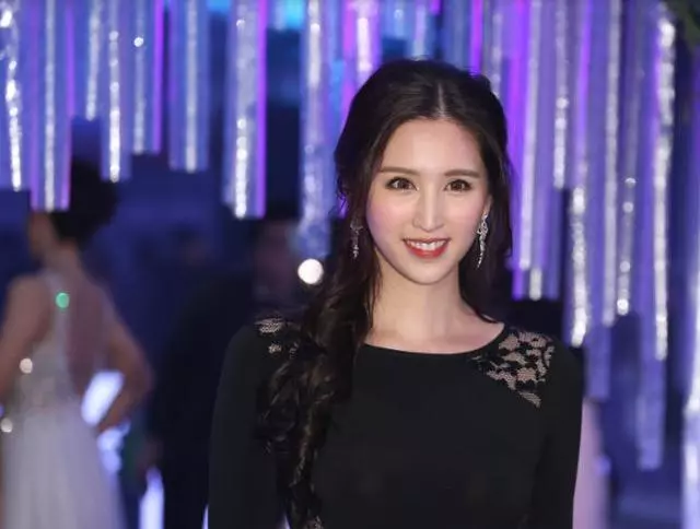 因家裡破產跟81歲富豪相戀,現今29歲美若天仙,卻無人敢娶!