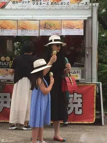 霍啟剛陪郭晶晶逛超市超有愛,霍啟剛付錢時動作讓無數男人慚愧!
