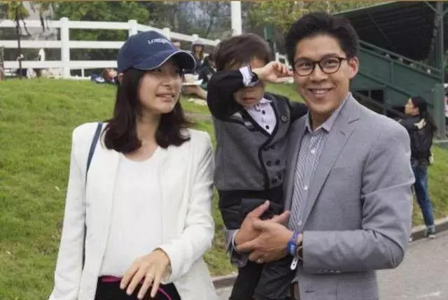 霍啟剛陪郭晶晶逛超市超有愛,霍啟剛付錢時動作讓無數男人慚愧!
