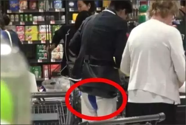 霍啟剛陪郭晶晶逛超市超有愛,霍啟剛付錢時動作讓無數男人慚愧!