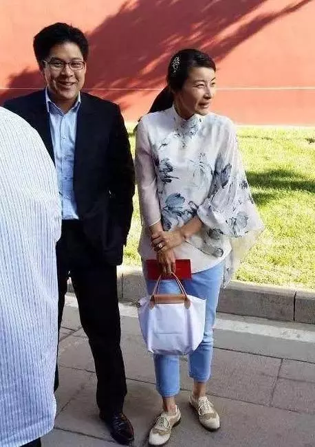 霍啟剛陪郭晶晶逛超市超有愛,霍啟剛付錢時動作讓無數男人慚愧!