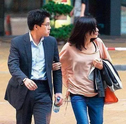 霍啟剛陪郭晶晶逛超市超有愛,霍啟剛付錢時動作讓無數男人慚愧!
