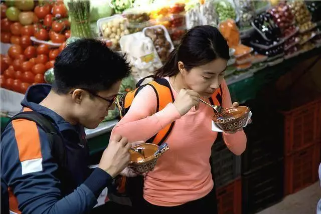 霍啟剛陪郭晶晶逛超市超有愛,霍啟剛付錢時動作讓無數男人慚愧!