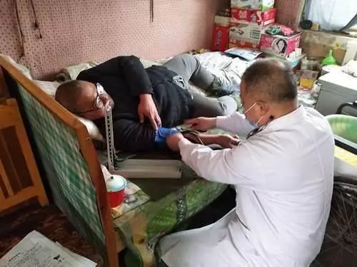 老漢去世留下30萬,兒媳天天試密碼,孫女幾個字讓夫婦二人愣住了