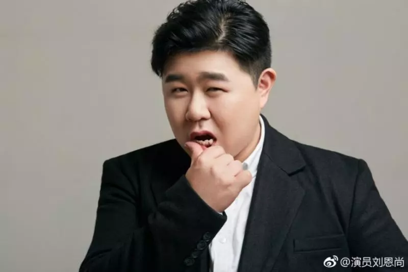 【戲外「氣質」大不同!】《延禧攻略》皇上御用出氣筒「李玉」原來是主持人!13年前選秀節目曾敗給杜海濤!