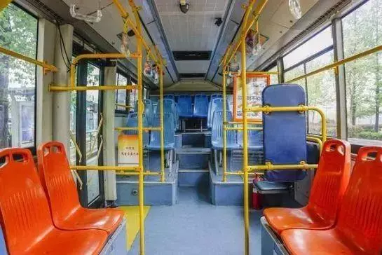 心理測試:如果在公交車上,你會給誰讓座?測試你有多糾結!