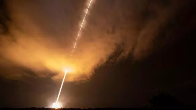 空襲凌晨開始!美軍事行動打響?劇烈爆炸火光沖天,敘基地被炸平