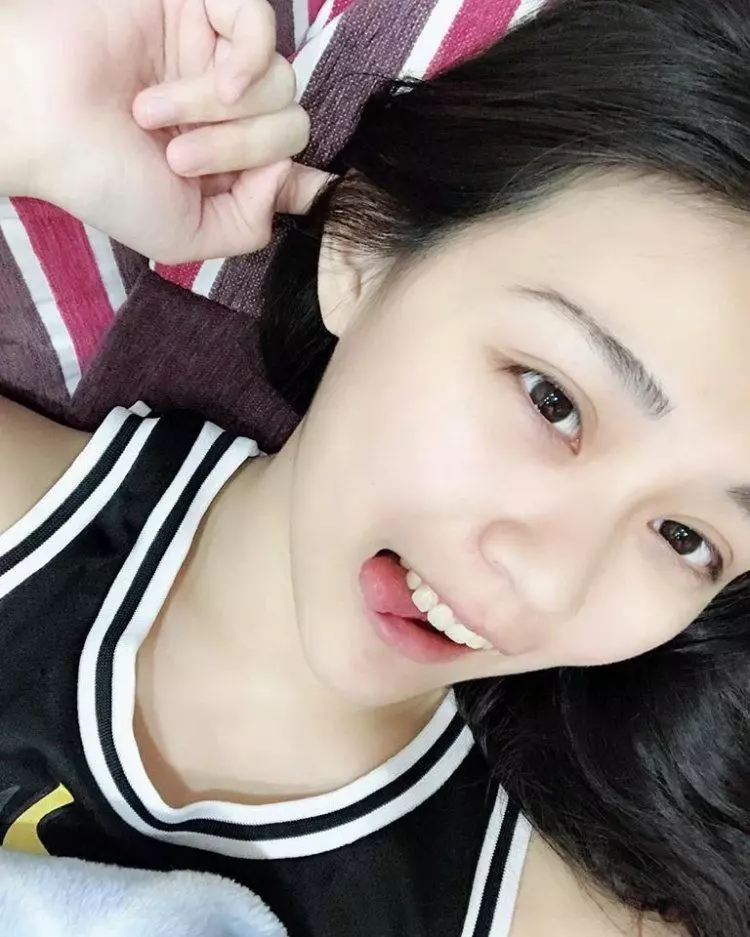 一個人在家驚悚 門鎖被打開!正妹曬「素顏+蜜大腿」 眾人狂歪:我保護妳(9P)