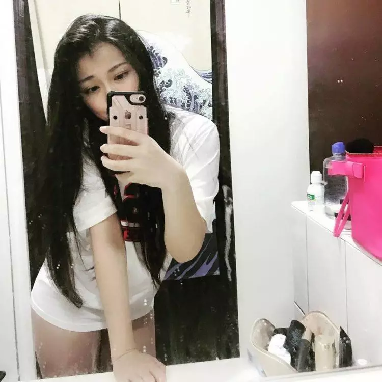 一個人在家驚悚 門鎖被打開!正妹曬「素顏+蜜大腿」 眾人狂歪:我保護妳(9P)