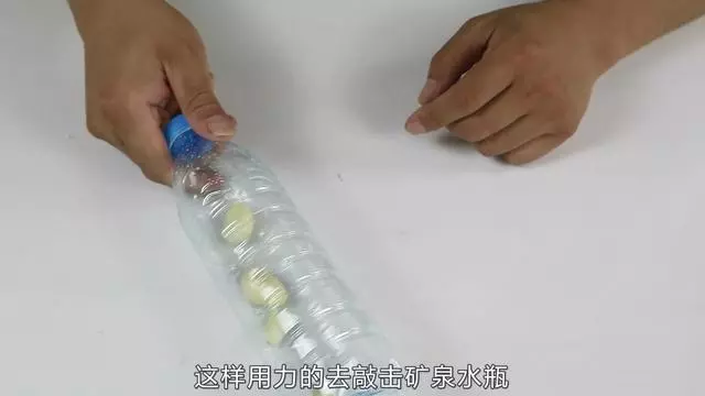 吃蒜泥你還在用搗蒜器?一個塑料瓶1分鐘做1大碗,快捷方便