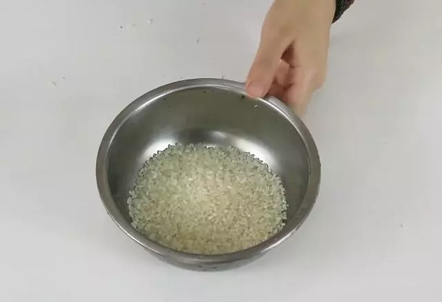 每次煮飯都要留下一碗水,原來有這麼多的好處,既省錢又實用