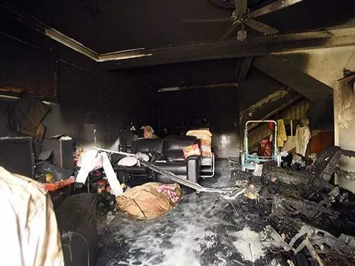 ◤太恐怖◢疑地下錢莊追債,鎖門縱火圖殺華裔一家七口!