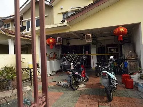 ◤太恐怖◢疑地下錢莊追債,鎖門縱火圖殺華裔一家七口!