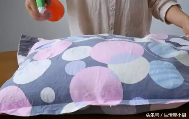 枕頭一月不洗蟎蟲成窩,教你一個土方法,一輩子都不會生蟎蟲