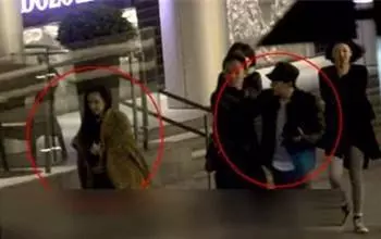 成龍你桌子底下的手在幹嘛?她是怒懟成龍的人,成龍卻很尊敬她!