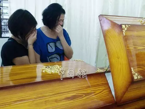 他被誤以為是警員,結果激怒毒販而毆打致命。《阿彌陀佛》
