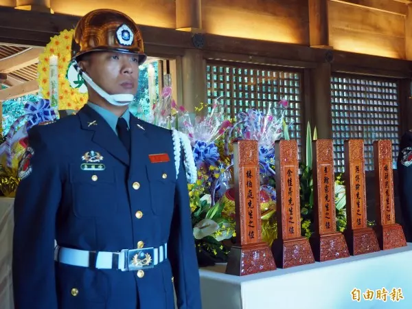 敬鵬殉職5勇消入忠烈祠 家屬哭紅眼