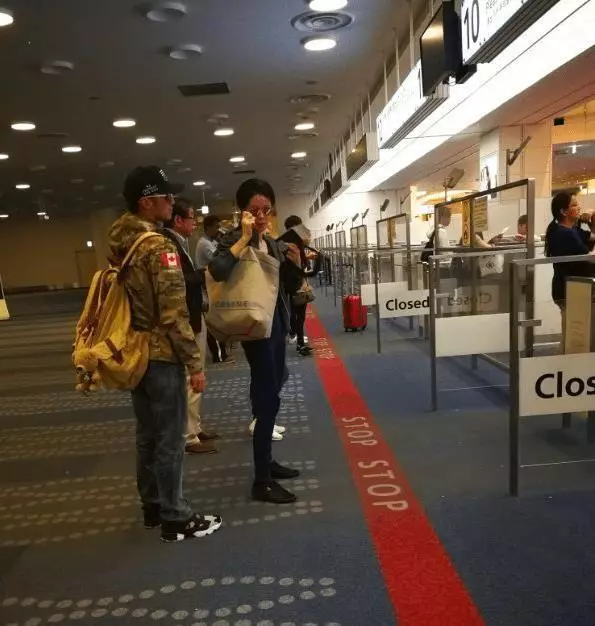 38歲謝霆鋒和46歲李亞鵬近照,差別巨大,網友:王菲丟了個好老公~~~